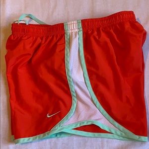 Nike Girls' Dry Heathered Tempo Running Shorts